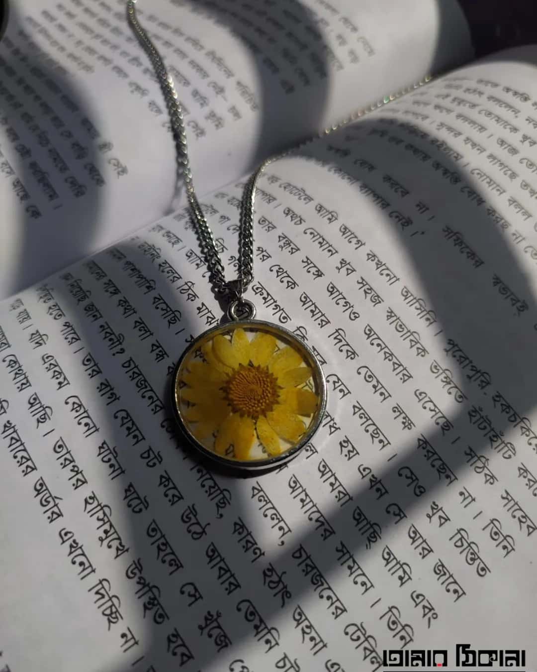 Daisy Flower Pendant Necklace - Handmade Resin Jewelry - Resin jewelry Bangladesh ৳290 - Thumbnail 1