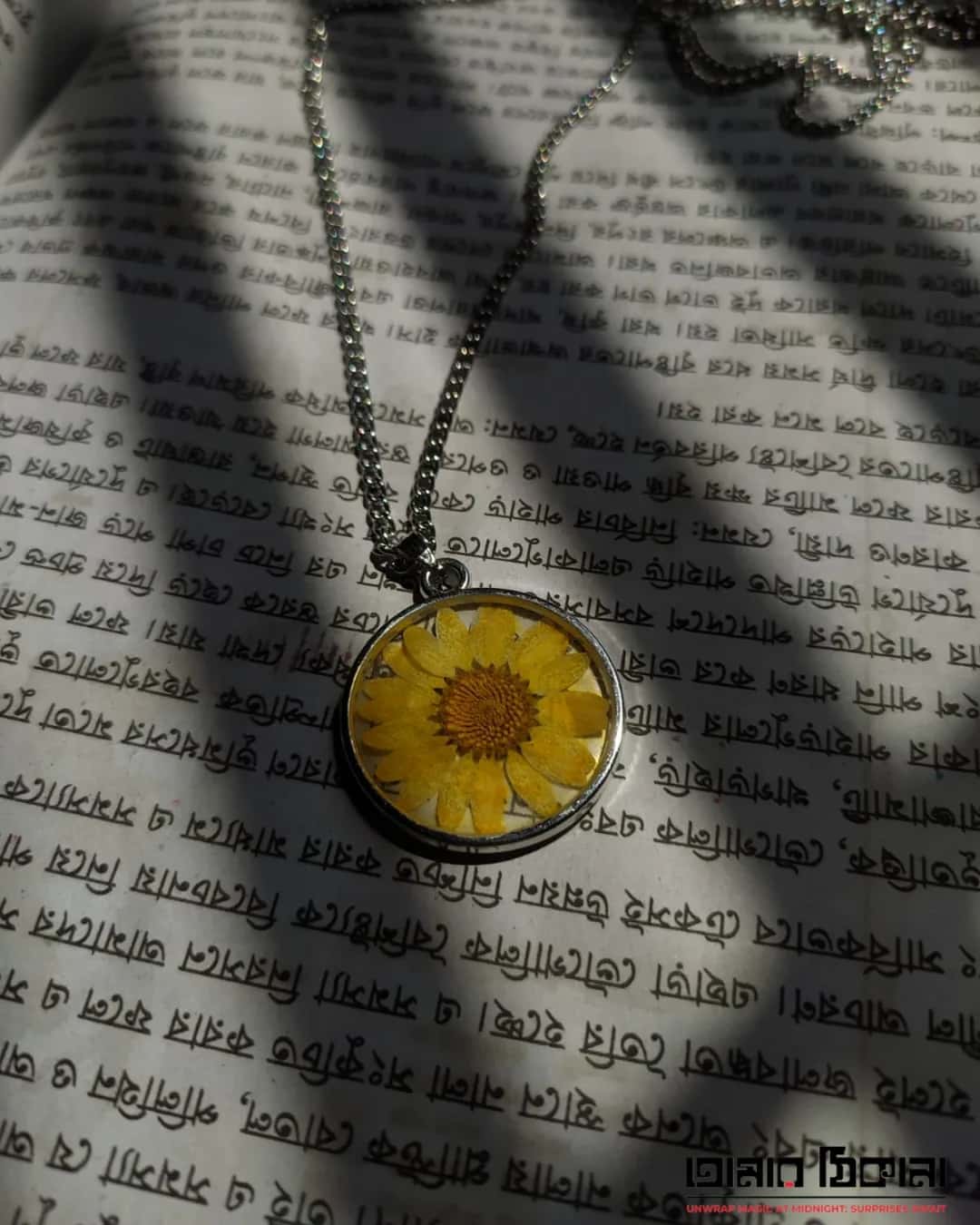 Daisy Flower Pendant Necklace - Handmade Resin Jewelry - Resin jewelry Bangladesh ৳290 - Thumbnail 2