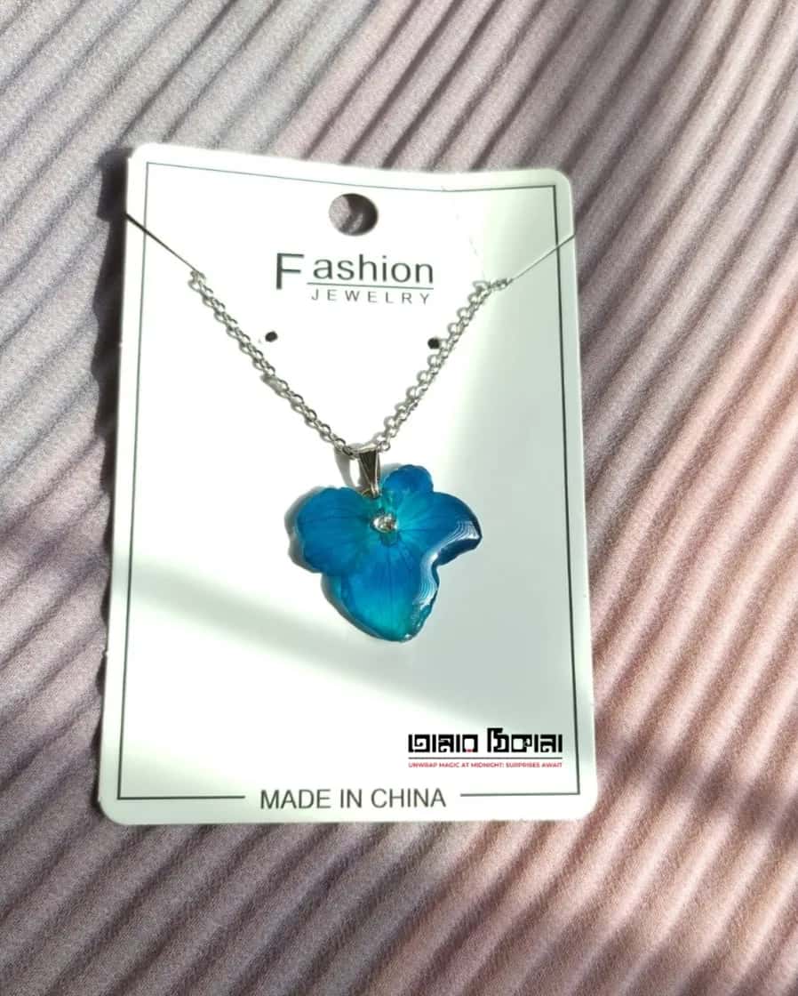 Natural Leaf Pendant Necklace - Handmade Resin Jewelry - Resin jewelry Bangladesh ৳499 - Thumbnail 4